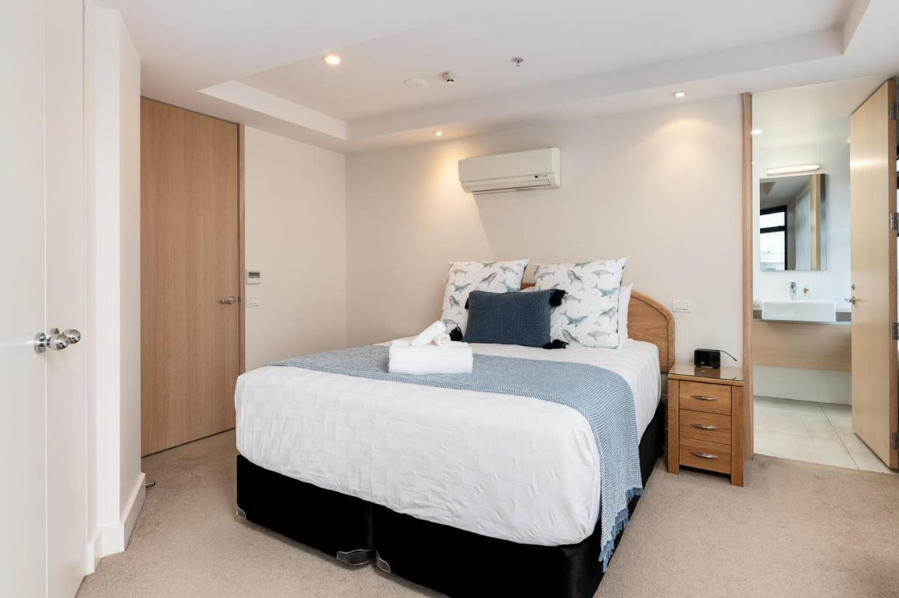 Superb Elevated Views Of Harbour With Heated Pool, Gym & Parking Lägenhet Mount Maunganui Exteriör bild