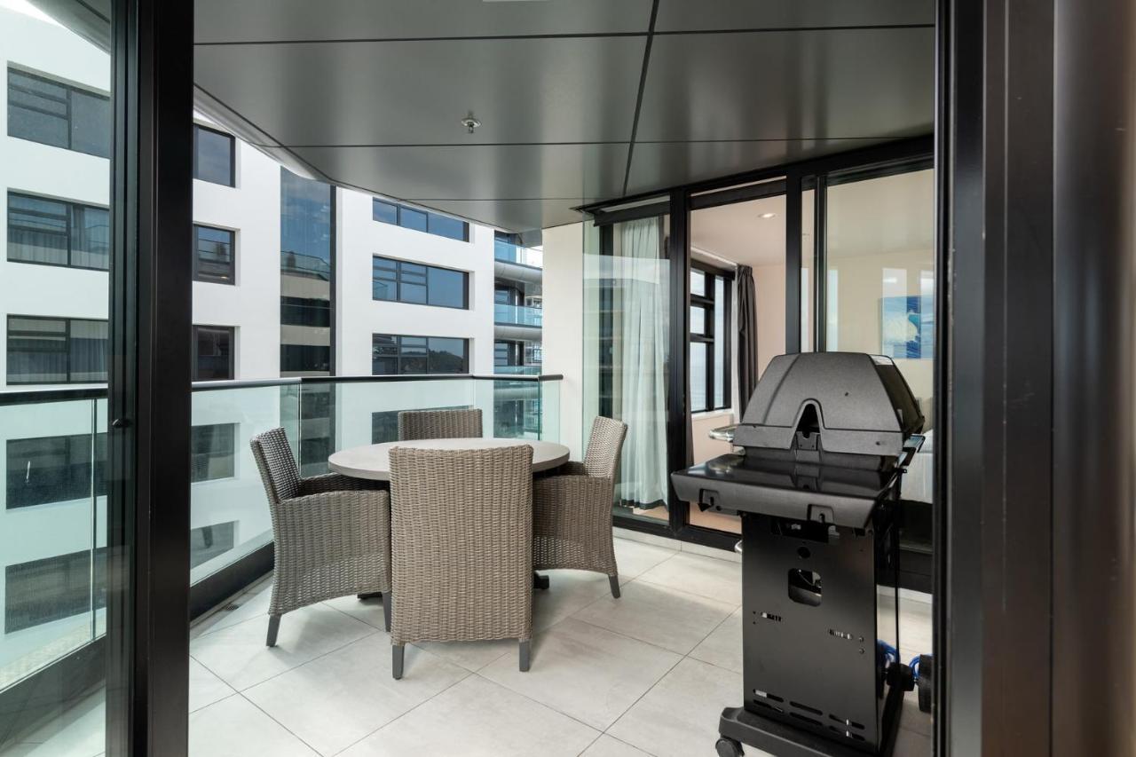 Superb Elevated Views Of Harbour With Heated Pool, Gym & Parking Lägenhet Mount Maunganui Exteriör bild