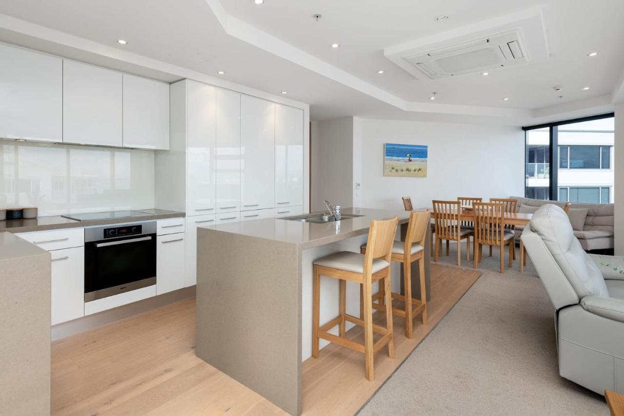 Superb Elevated Views Of Harbour With Heated Pool, Gym & Parking Lägenhet Mount Maunganui Exteriör bild