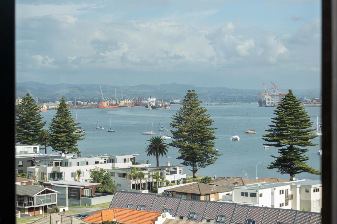 Superb Elevated Views Of Harbour With Heated Pool, Gym & Parking Lägenhet Mount Maunganui Exteriör bild