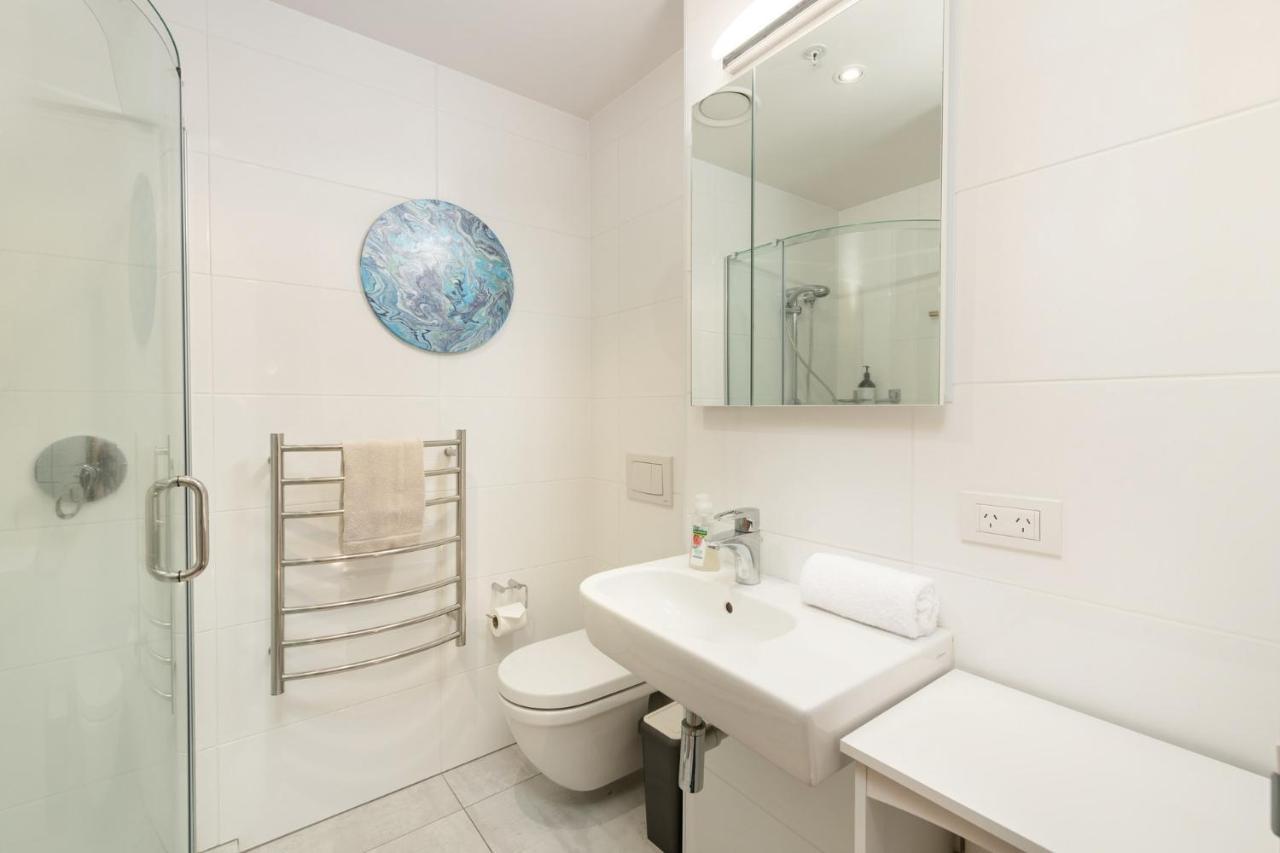 Superb Elevated Views Of Harbour With Heated Pool, Gym & Parking Lägenhet Mount Maunganui Exteriör bild