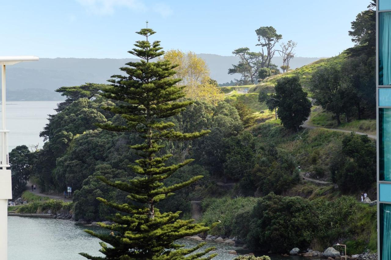 Superb Elevated Views Of Harbour With Heated Pool, Gym & Parking Lägenhet Mount Maunganui Exteriör bild