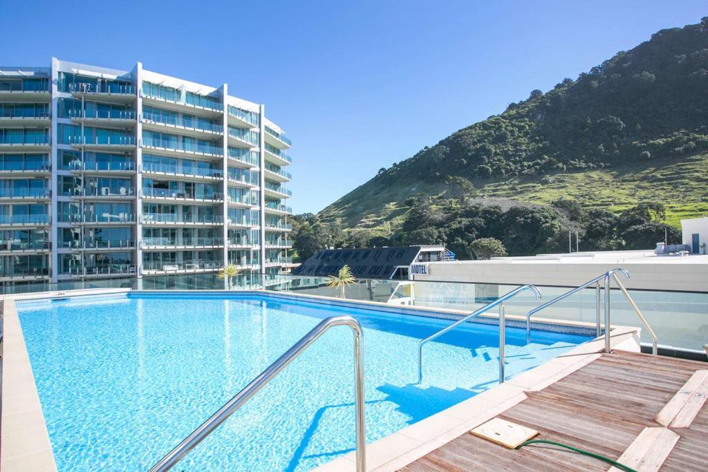 Superb Elevated Views Of Harbour With Heated Pool, Gym & Parking Lägenhet Mount Maunganui Exteriör bild