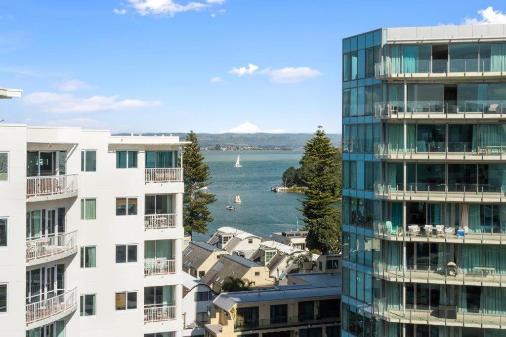 Superb Elevated Views Of Harbour With Heated Pool, Gym & Parking Lägenhet Mount Maunganui Exteriör bild